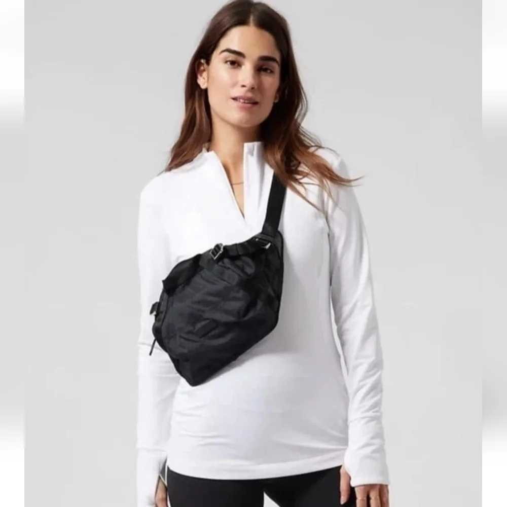Athleta Excursion Crossbody Waist Ripstop Belt Bag Black Nylon Lightweight Large - Picture 1 of 11
